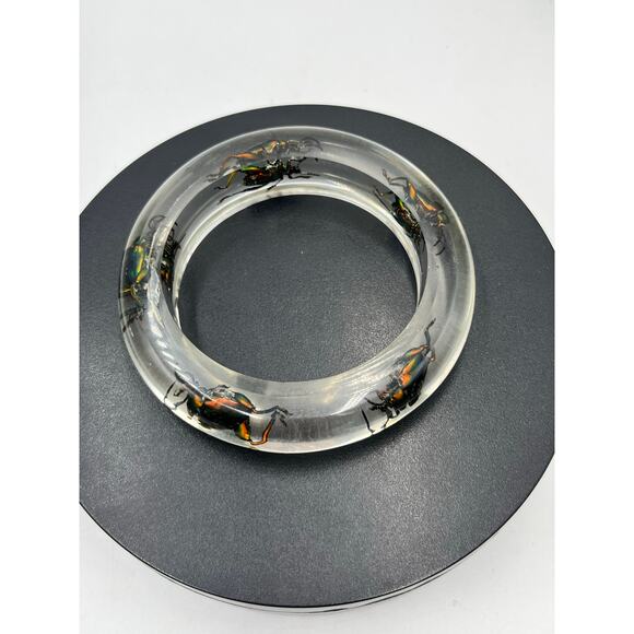 Vintage 1960s Clear Lucite Green Iridescent Beetle Weevil Bangle Bracelet - Picture 9 of 12